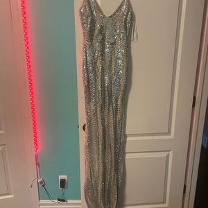 my prom dress silver and long makes your body look beautiful